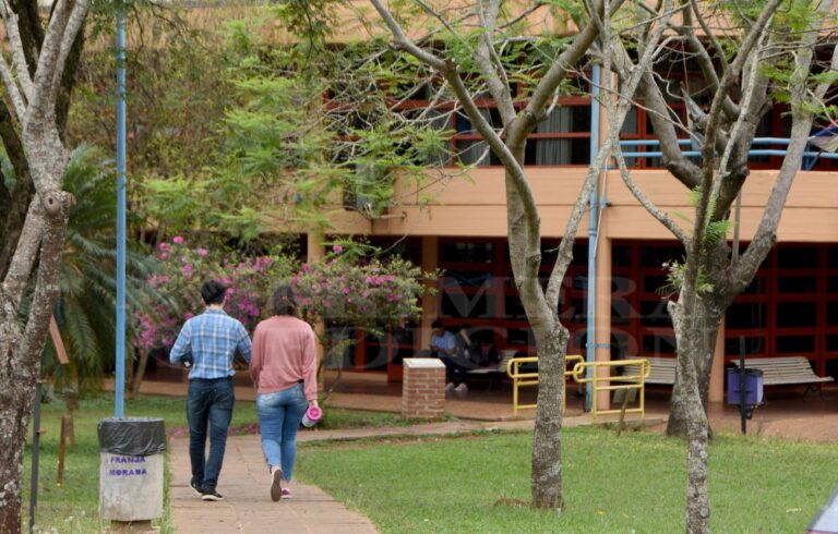 La UNaM oficializó que de momento seguirá la modalidad virtual