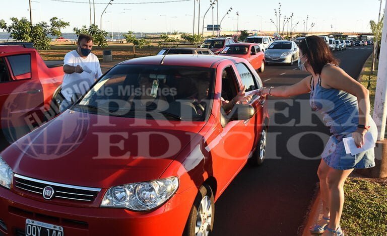 Con una caravana y panfletos, reclamaron por las fotomultas