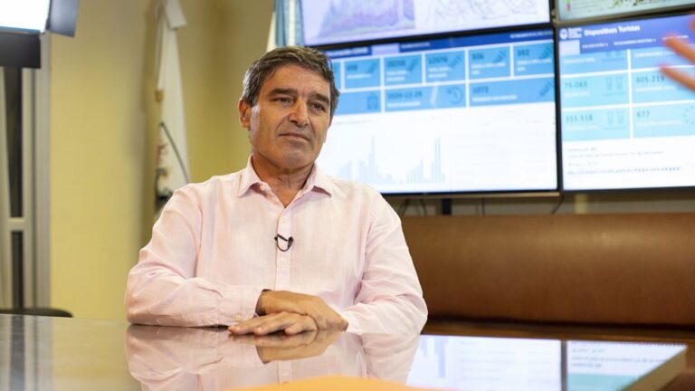 Fernán Quirós advirtió que la segunda ola está cerca y recomendó: “No es momento de salir del país”