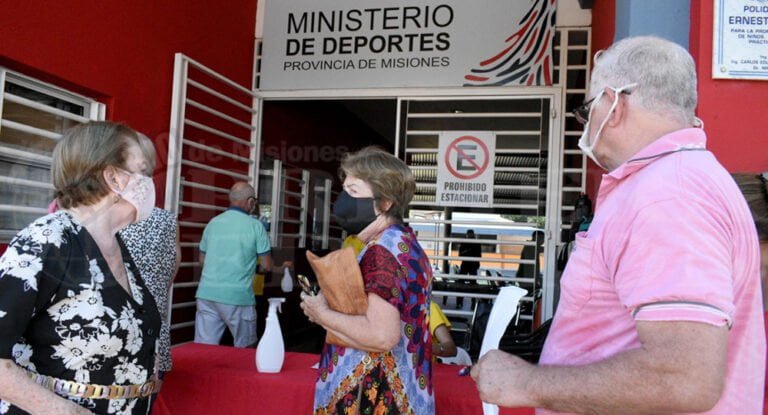 Por qué no se vacuna a misioneros entre 60 y 64 años ?