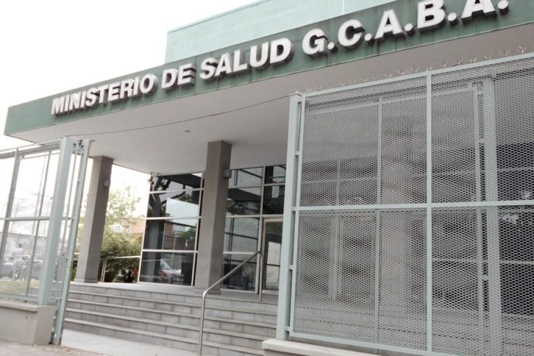 Irregularidades en la vacunación en la Ciudad: realizan operativos en el Ministerio de Salud porteño y el PAMI