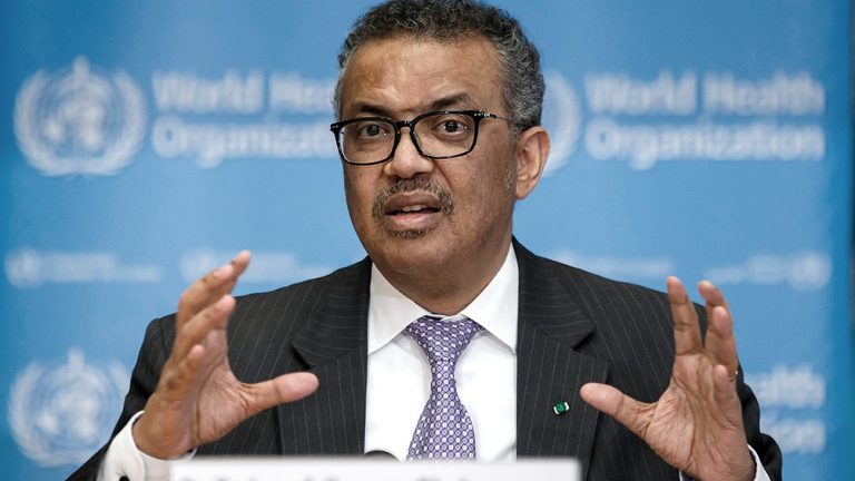 La OMS advirtió que la pandemia sigue intensificándose en todo el mundo