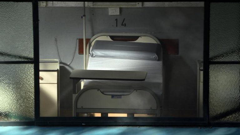 Otro día récord: fallecieron 561 personas en las últimas 24 horas