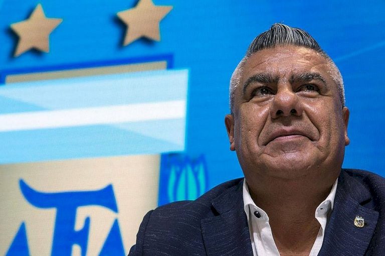 Allanamiento en AFA por irregularidades en contratos