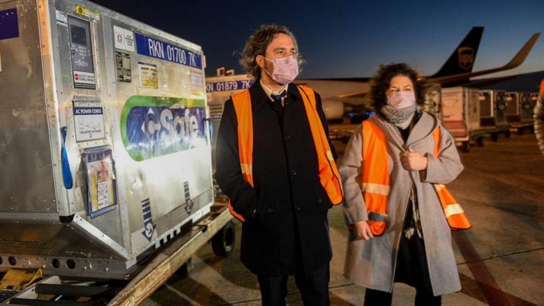 Llegaron más de 2,1 millones de dosis de la vacuna de AstraZeneca de producción conjunta con México