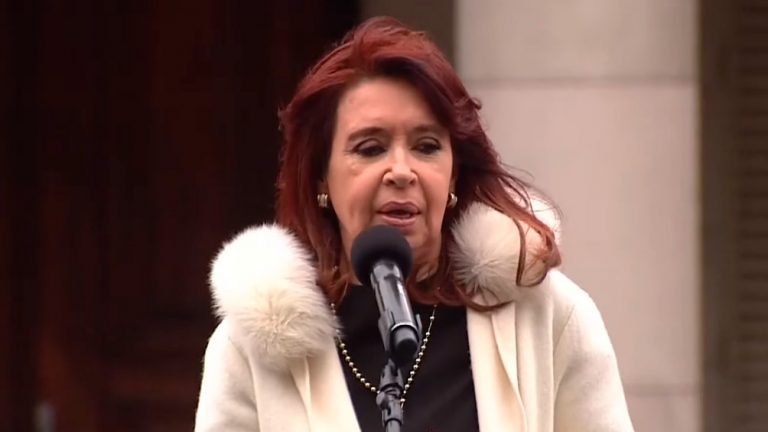 Cristina Fernández pidió «dejar la vacuna y la pandemia afuera de la disputa política»