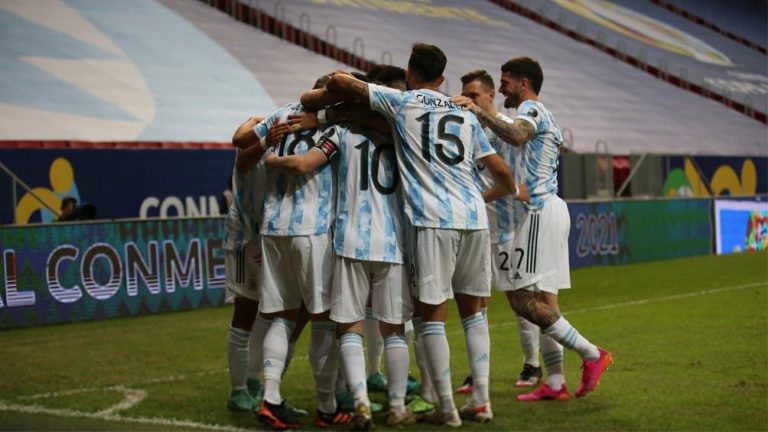 Argentina defiende el primer puesto del Grupo A ante la eliminada Bolivia