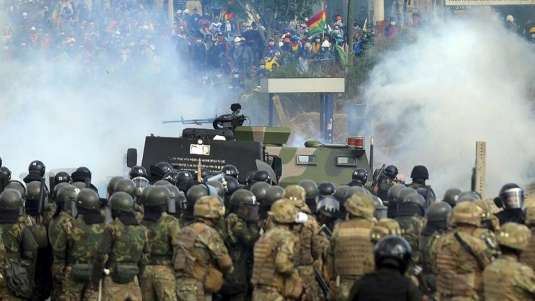 Represión al pueblo boliviano luego del derrocamiento de Evo Morales.