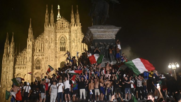 Los italianos invadieron las calles de su país para festejar la Eurocopa