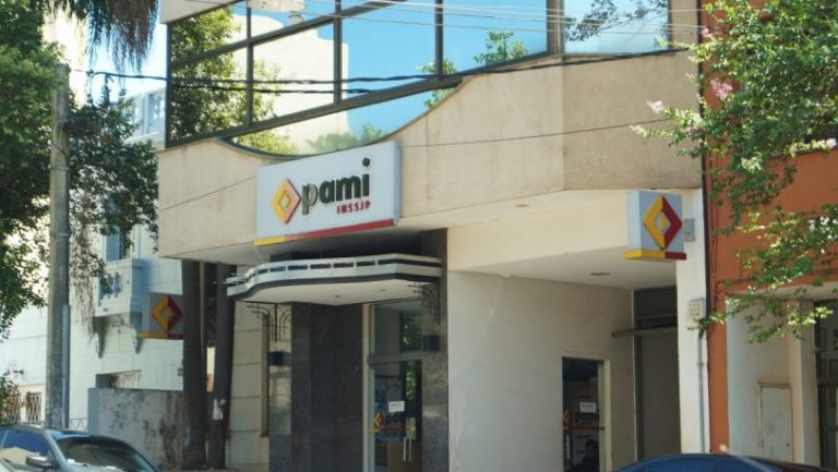 Funcionario del PAMI sigue prófugo, hoy declara la víctima de la violación