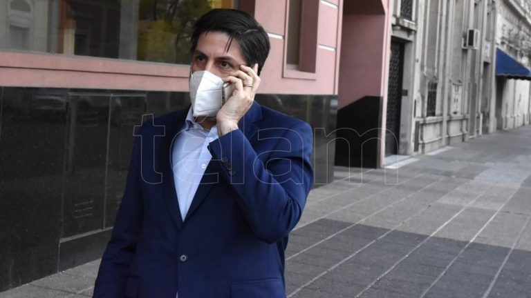 Educación y el Frente Universitario acordaron una mejora paritaria anual del 47%