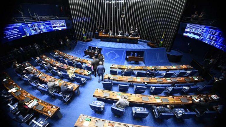 Tras el discurso golpista de Bolsonaro, el Senado canceló sus sesiones