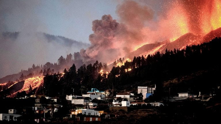 La lava del volcán de La Palma entró en contacto con el mar