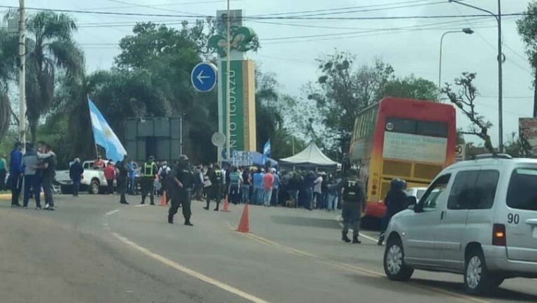 Manifestaciones en Puerto Iguazú por la apertura de la frontera