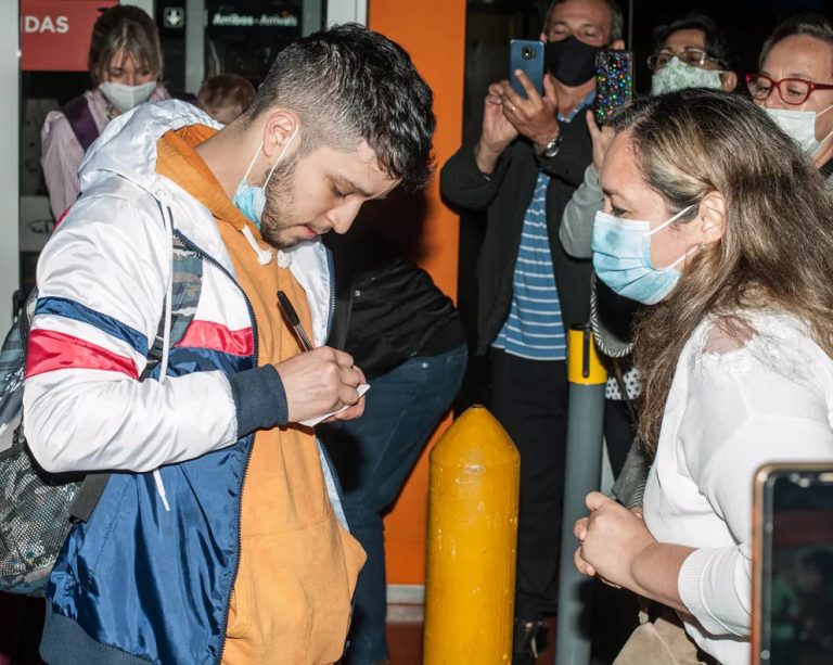 Puro cariño y emoción en el regreso de Nico Olmedo