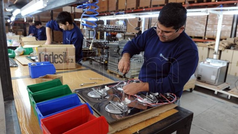 Los detalles del programa que busca reconvertir los planes sociales en empleo genuino