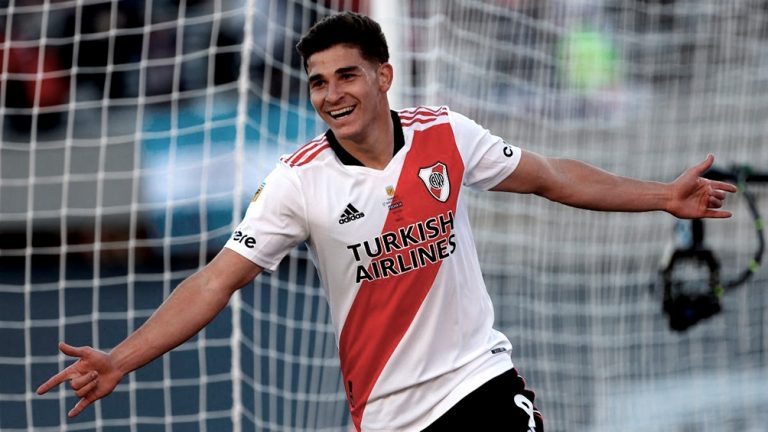 El líder River recibe a Argentinos con la ilusión de dar otro paso hacia el título