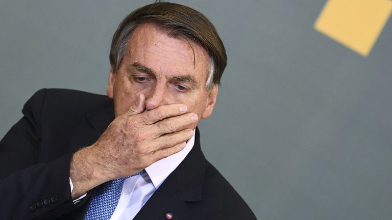 La comisión del Senado aprobó el Informe por 9 delitos contra Bolsonaro
