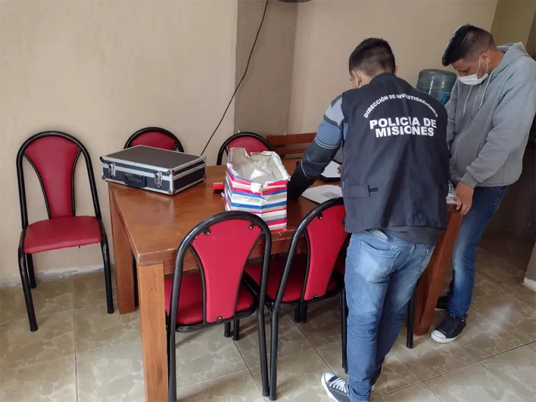 Detuvieron a dos policías acusados de asociación ilícita