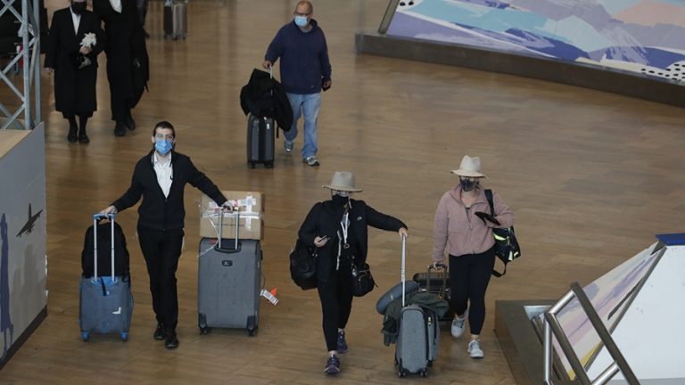 La variante Ómicron presenta «un riesgo muy elevado» para el mundo