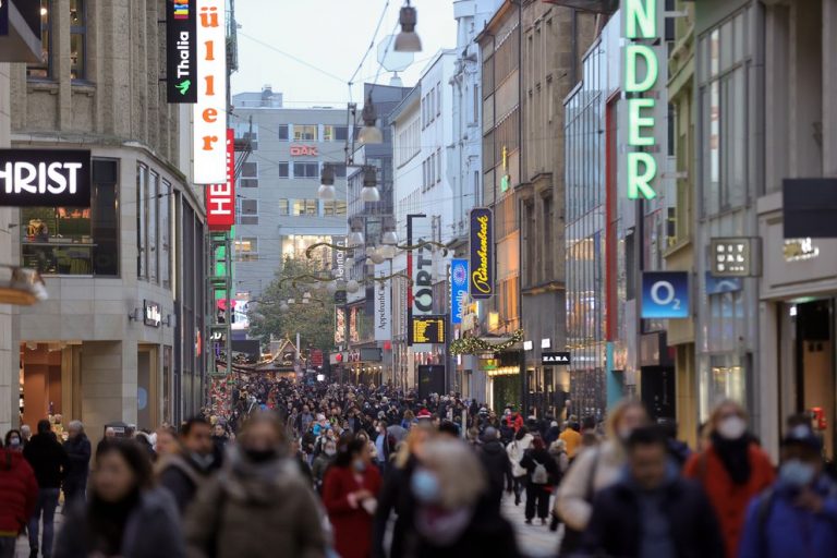 Alemania registró 335 muertes por coronavirus y la incidencia de contagios volvió a marcar un nuevo récord