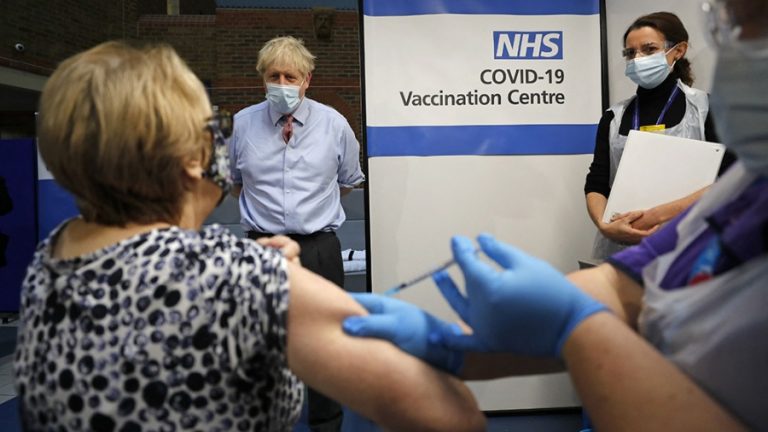 La desigualdad en el acceso global ensombrece el aniversario de la primera vacuna anticovid