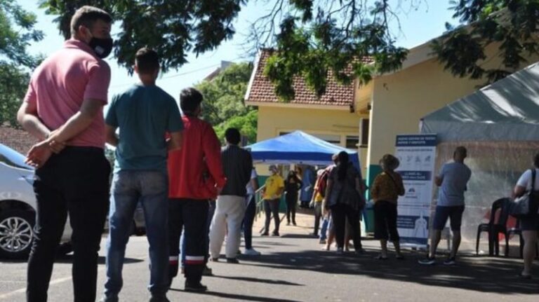Salud Pública alerta sobre los cuidados en la fila de testeos