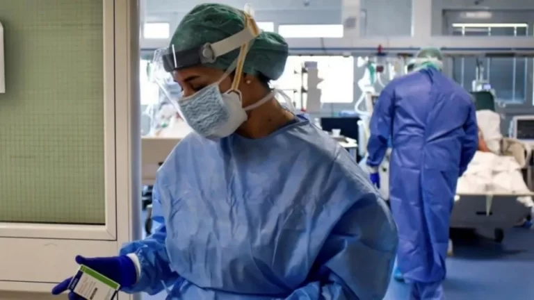 Coronavirus: el Gobierno evalúa reducir todavía más el aislamiento para el personal estratégico