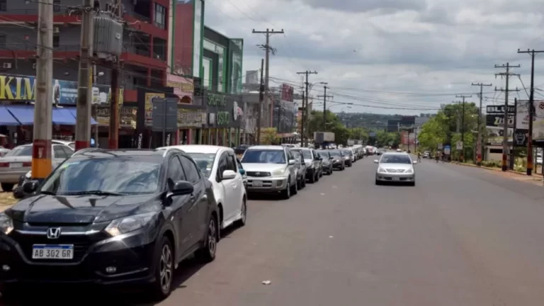 Otra jornada de largas filas y demoras para pasar de Encarnación a Posadas