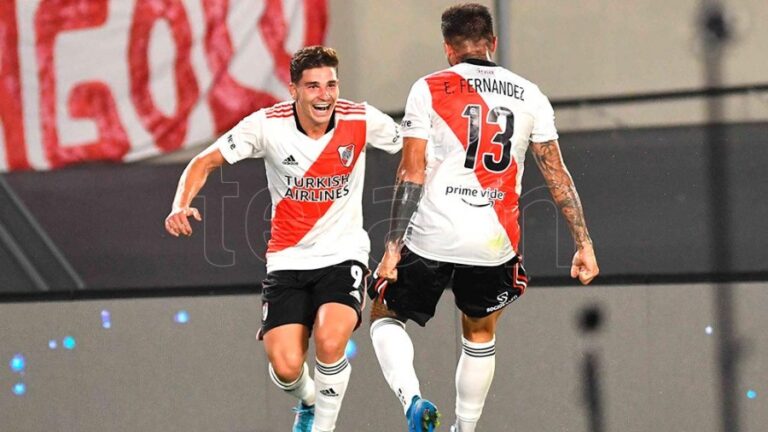 River goleó a Patronato con un triplete de Julián Álvarez y recuperó la sonrisa