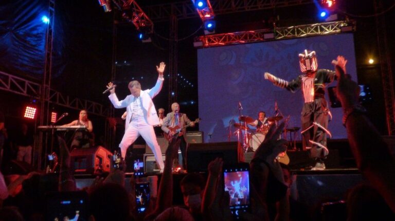 Ante una gran multitud, se realizó el show de Palito Ortega en Posadas