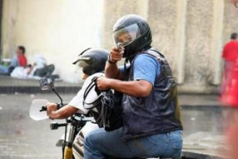 Motochorros en Oberá: balearon en la cabeza y dejaron en grave estado a una comerciante