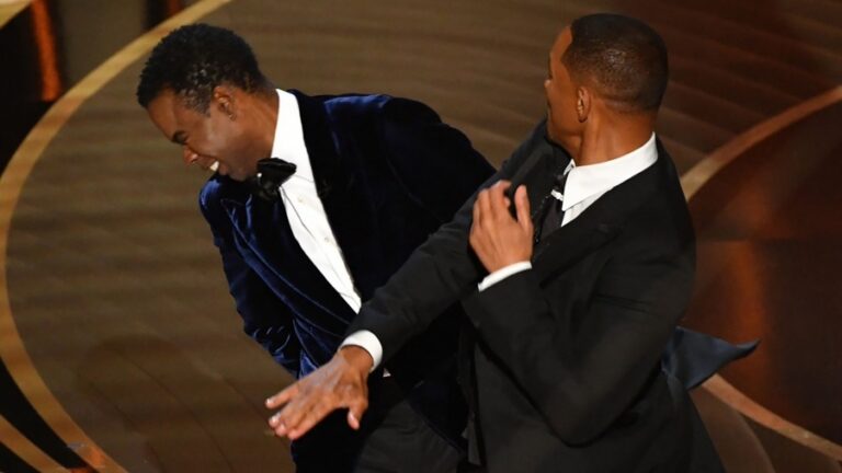 Will Smith abofetea a Chris Rock para sorpresa de los presentes en la gala