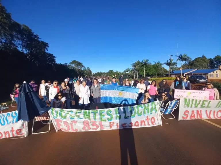 Reclamo docente: «A los trabajadores no se les responde con desalojo sino con mesa de negociación’