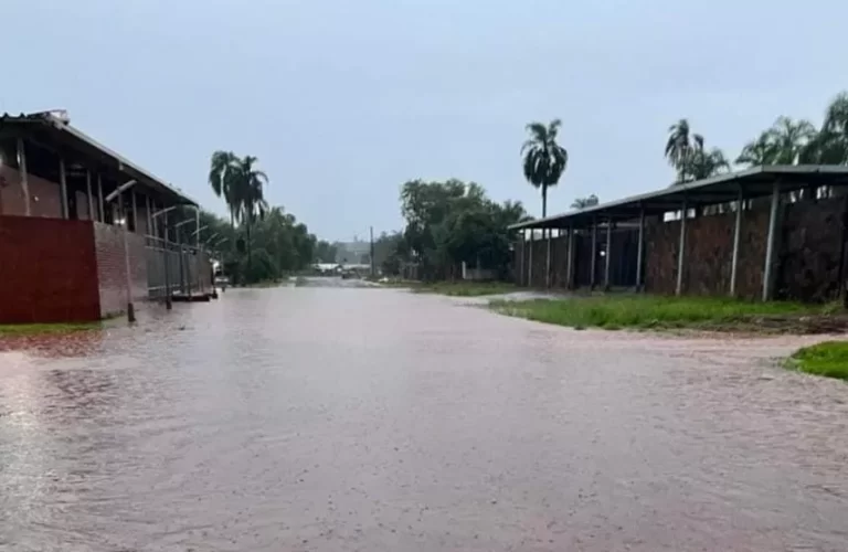 Iguazú: se multiplican las calles y viviendas inundadas por la intensa lluvia.
