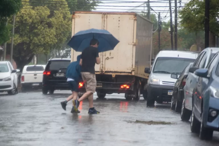 Cinco viviendas afectadas por la intensa lluvia y la inestabilidad seguirá durante toda la jornada
