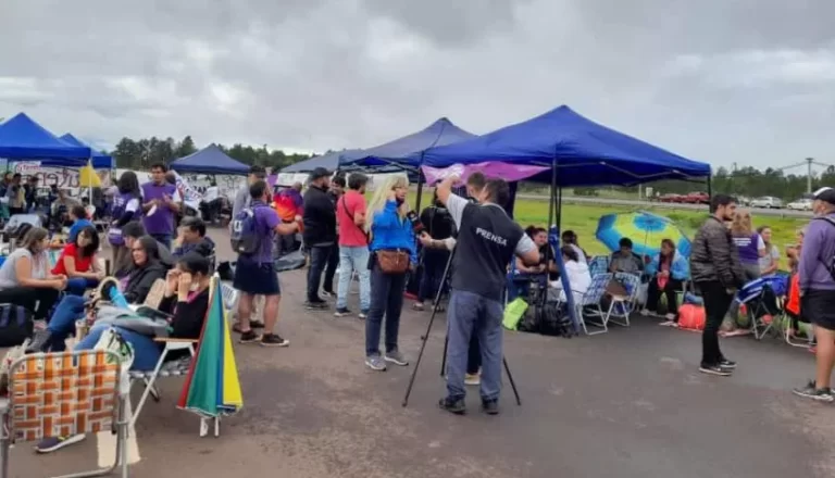 Continúa el corte ruta en Garupá y Montecarlo