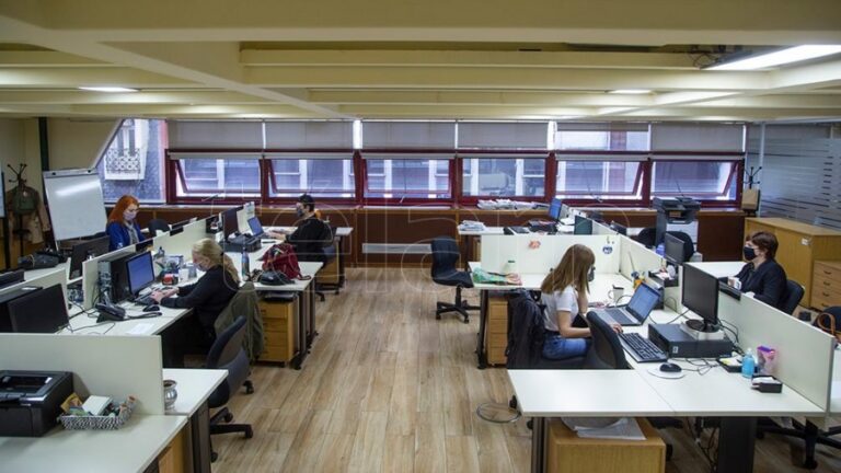 El incremento ser abonado junto a los sueldos de mayo Foto archivo Leo Vaca