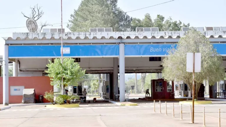 Continúa el reclamo de trabajadores de Migraciones