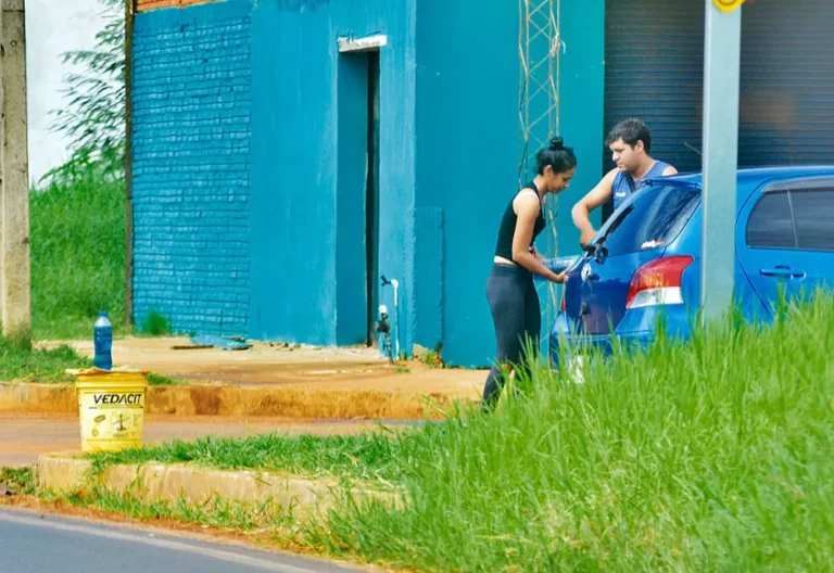 Desde adentro, la venta informal de naftas que provocó en Encarnación crisis en los surtidores