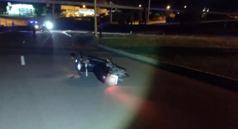Dos jóvenes fallecidos tras el despiste de su motocicleta en Posadas