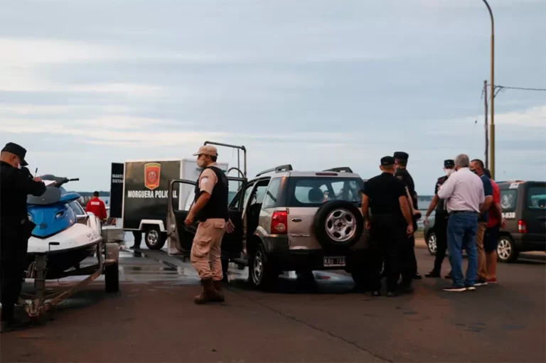 Trabajador judicial fue hallado muerto dentro de su auto en el fondo del río