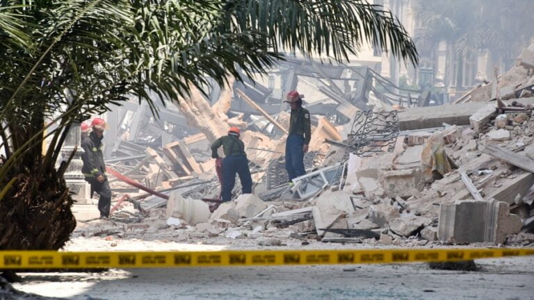 Ascienden a 31 los muertos por la explosión de un hotel en Cuba