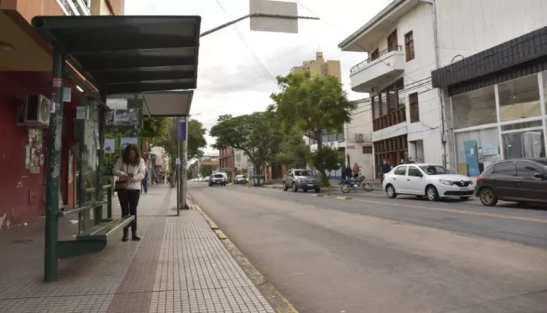 El paro afecta a miles de usuarios que dependen del servicio urbano y media distancia