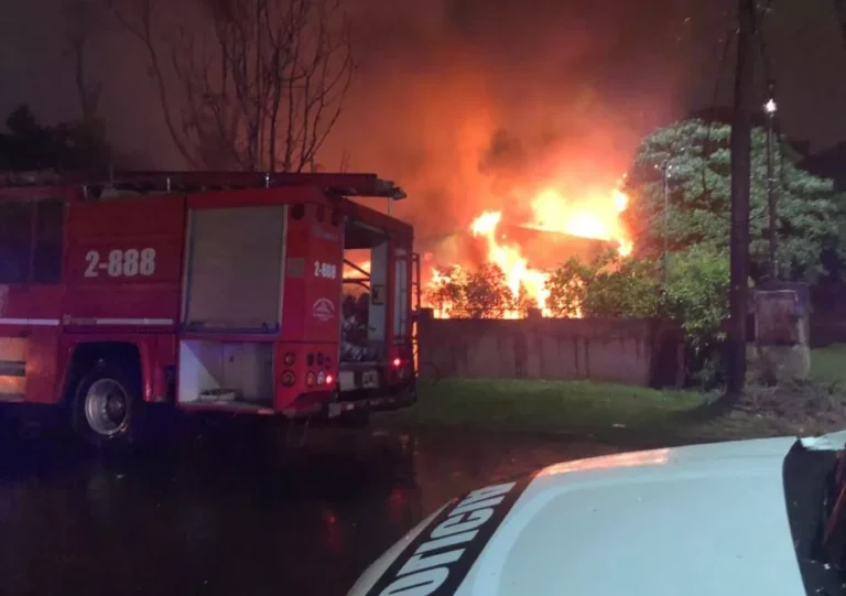 Incendio en una vivienda por un cortocircuito dejó a una mujer fallecida en Posadas