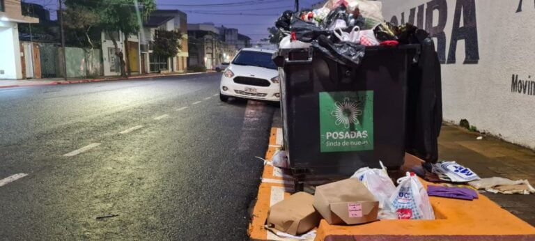 Posadas con basura acumulada y problemas en el tránsito por el paro de los municipales