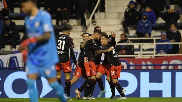 Con un gol sobre la hora, Vélez lo empató y volvió a amargar a River