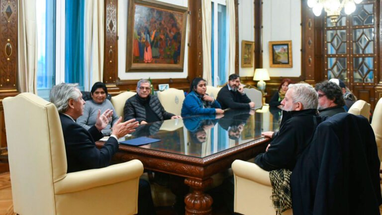 Alberto Fernández y Cristina Kirchner se reunieron en Olivos para acordar la suba del dólar tarjeta