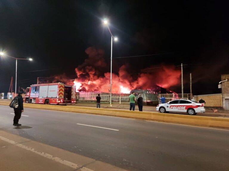 Incendio en el depósito de la AFIP: El fuego pudo ser controlado