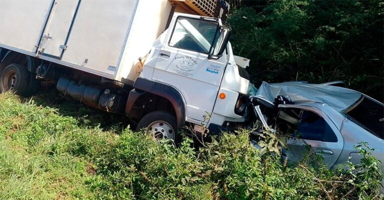 Un matrimonio y uno de sus hijos murieron en un choque en la ruta 12